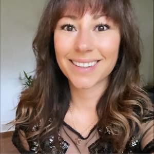 Meet your Posher, Claudia